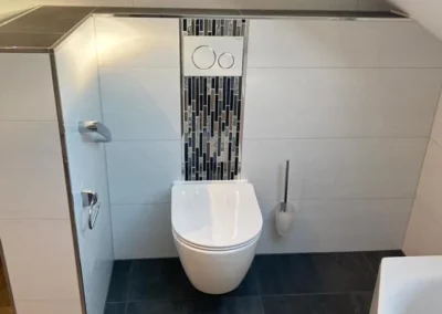 badspezialist-persch-bad-im-dachgeschoss-mit-wanne-waschtisch-03-04