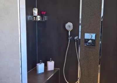 badspezialist-persch-familienbad-mit-wc-wanne-natuerlichem-licht-09-02