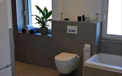 Familienbad mit WC, Wanne & natürlichem Licht