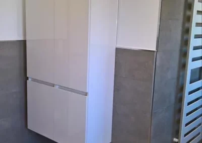 badspezialist-persch-familienbad-mit-wc-wanne-natuerlichem-licht-09-04
