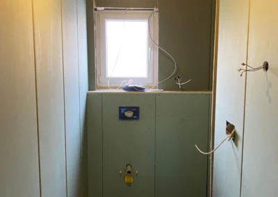 badspezialist-persch-gaeste-wc-in-klarer-moderner-gestaltung-14-09