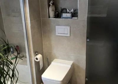 badspezialist-persch-gaeste-wc-mit-designnische-und-wand-wc-10-01