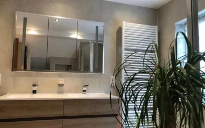 Gäste-WC mit Designnische und Wand-WC