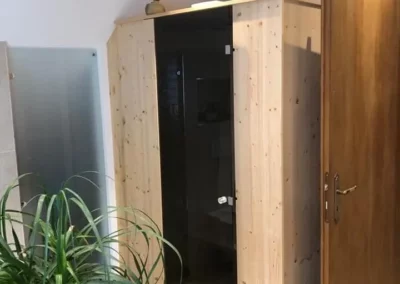 badspezialist-persch-gaeste-wc-mit-designnische-und-wand-wc-10-12