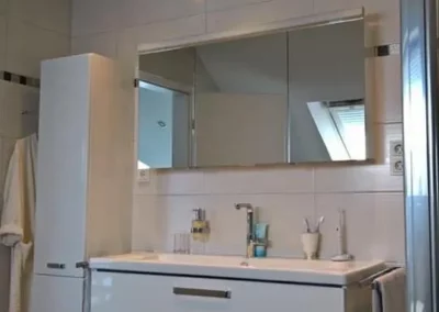 badspezialist-persch-grosszuegiges-bad-mit-doppelwaschtisch-und-dusche-11-04