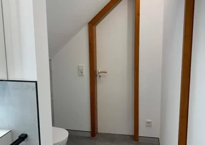 badspezialist-persch-kompaktes-duschbad-mit-doppelwaschtisch-blick-ins-gruene-16-05
