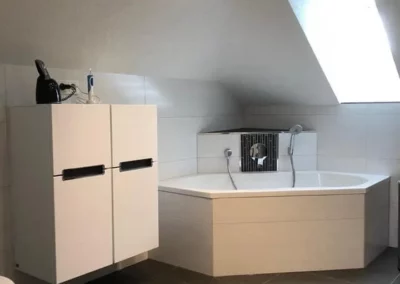 badspezialist-persch-kompaktes-waschplatzkonzept-mit-spiegelschrank-12-04