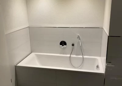 badspezialist-persch-modernes-duschbad-in-betonoptik-bodengleich-puristisch-01-10
