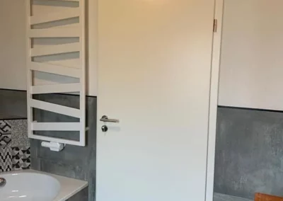badspezialist-persch-walk-in-dusche-mit-gemusterter-akzentwand-06-03